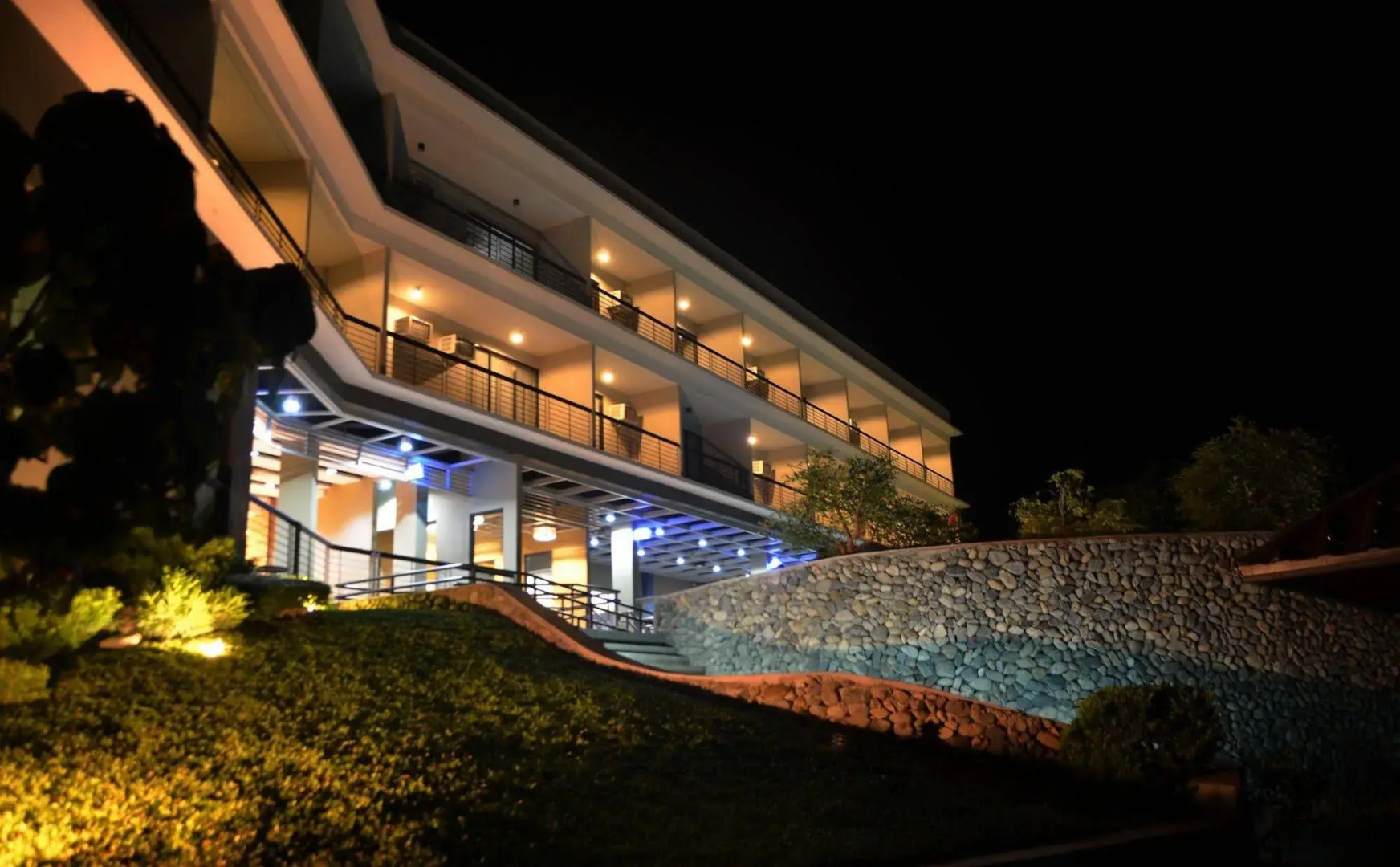 Rivermount Hotel And Resort