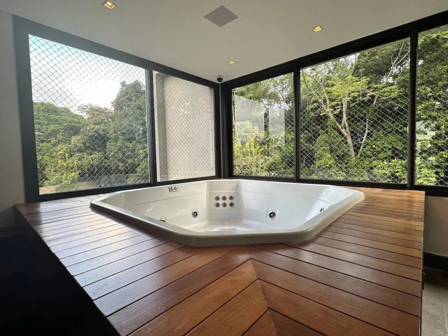 Mans o 6 Suites Riviera