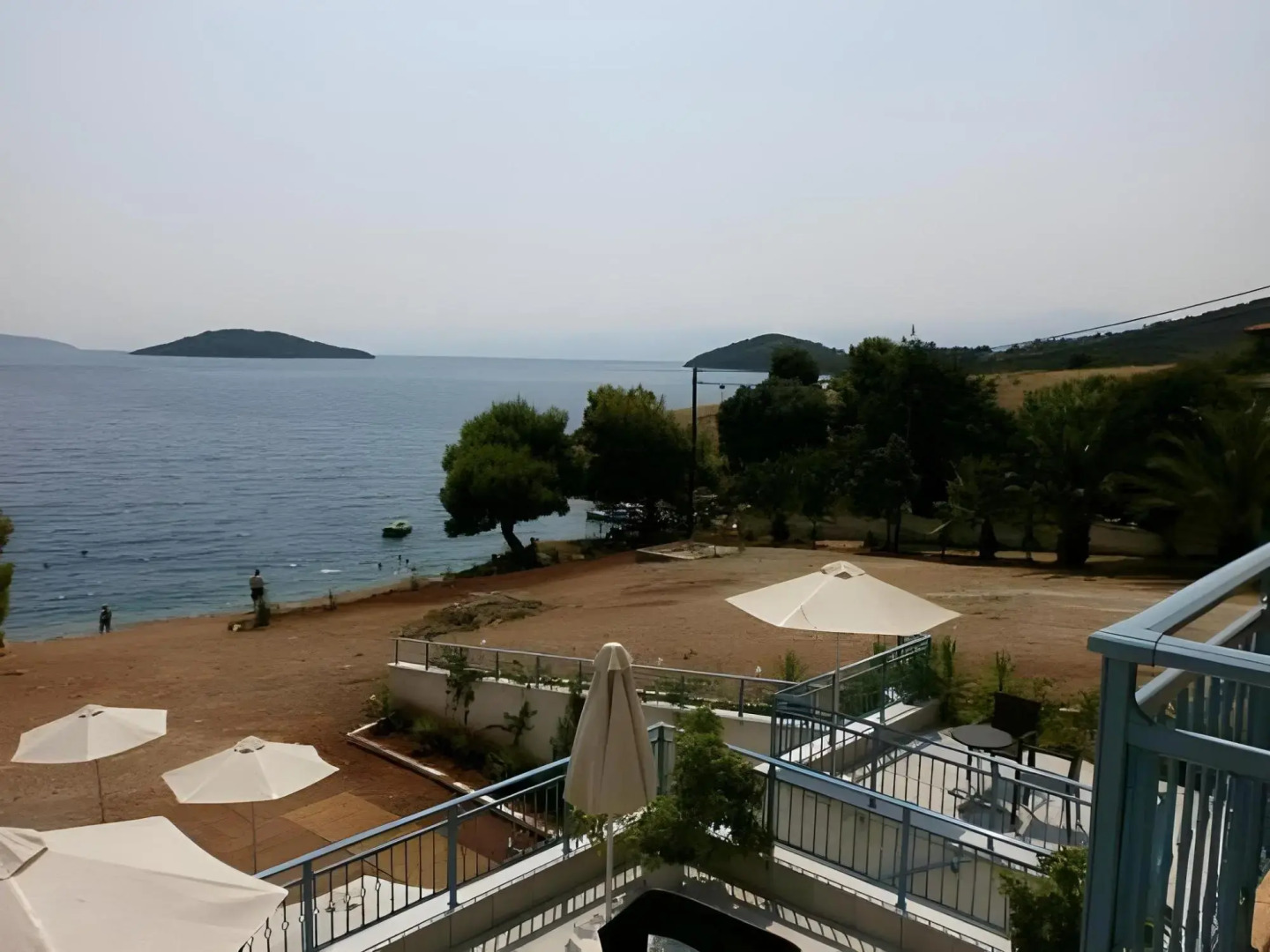 Trizonia Beach Hotel