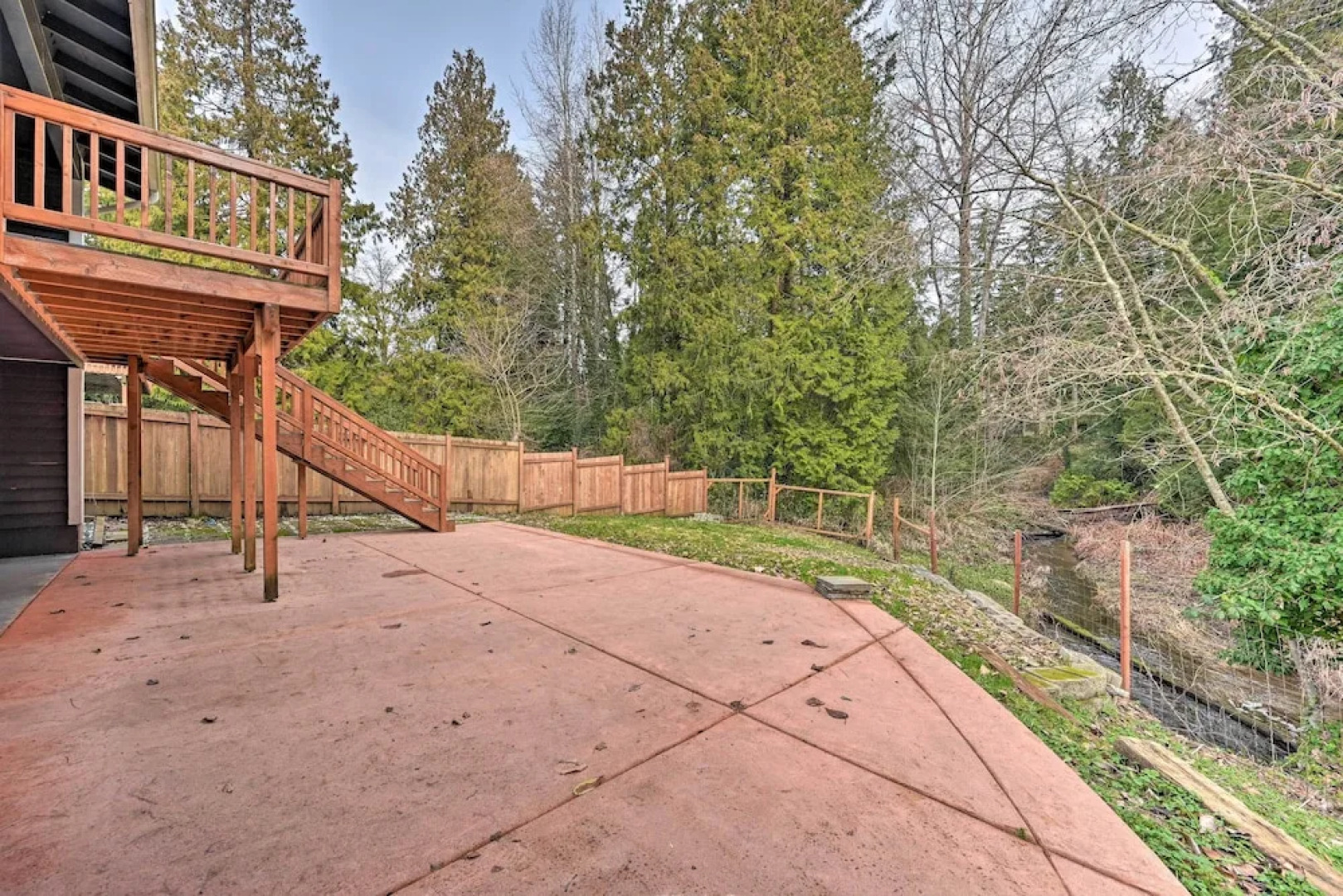 Shoreline Home w/ Deck ~ 14 Mi to Downtown Seattle