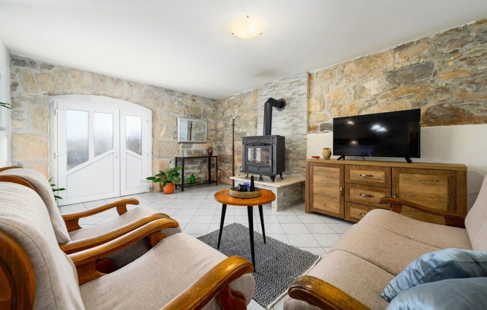 Amazing Apartment in Podpican With 2 Bedrooms, Wifi and Outdoor Swimming Pool