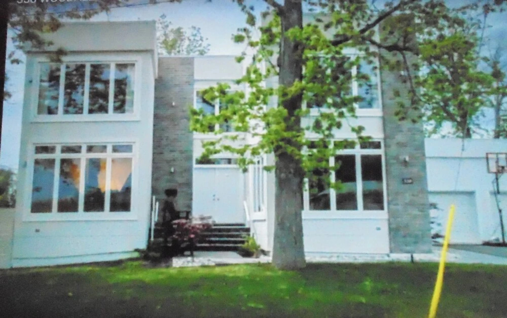 Luxury White House In Oakville Free Ev Charging