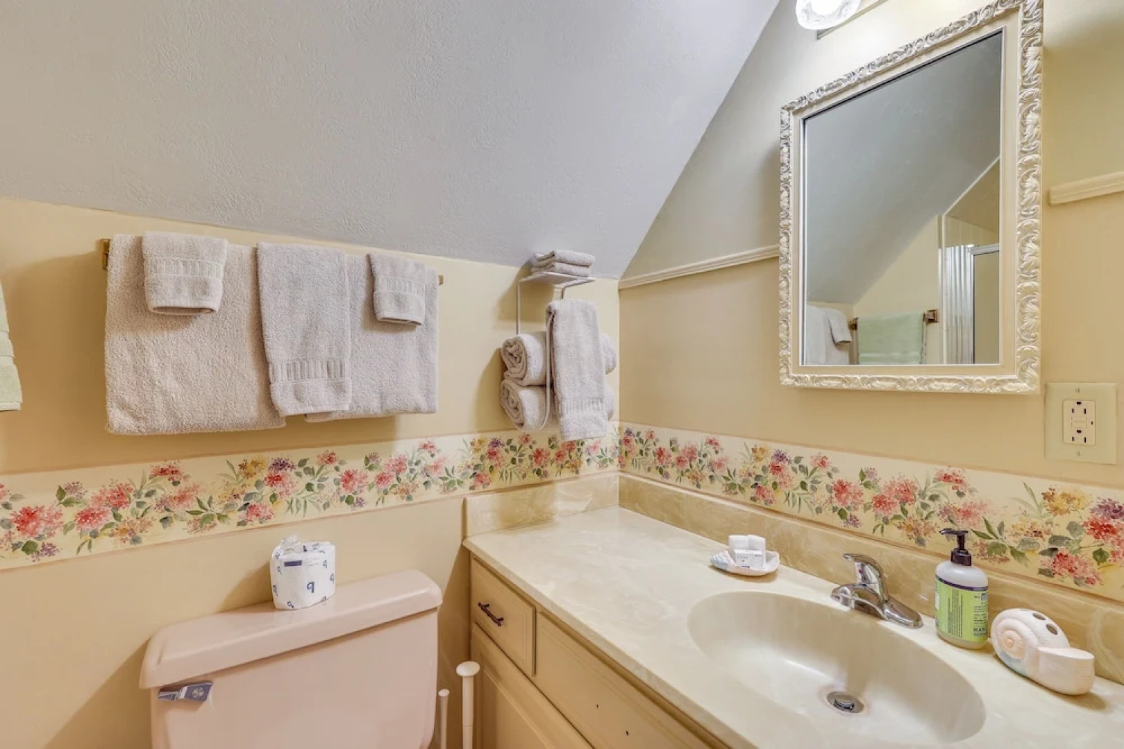 Ozark Mountain View Retreat w/ Hot Tub!