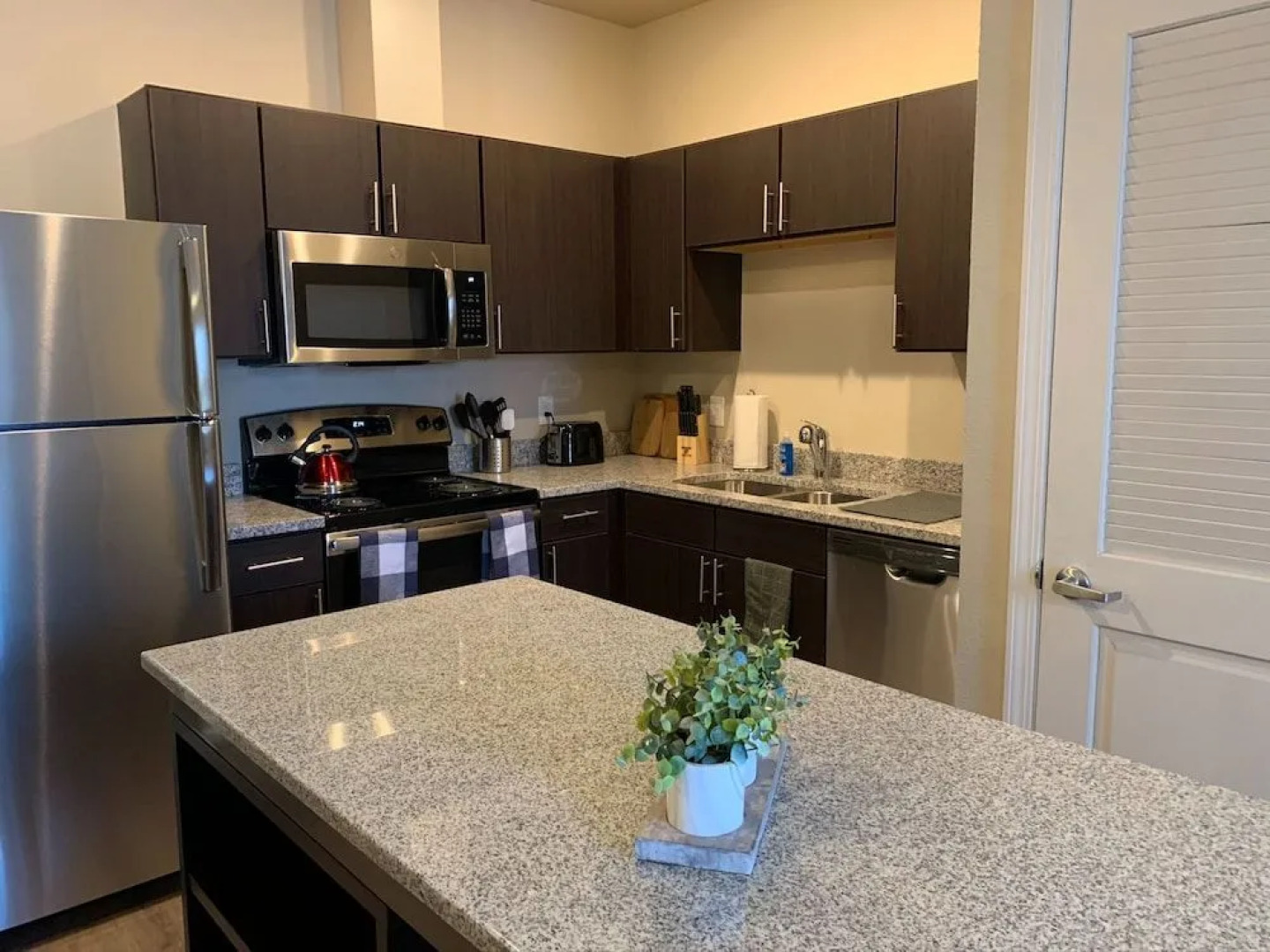 Cozy Houses at Nest Lawrence