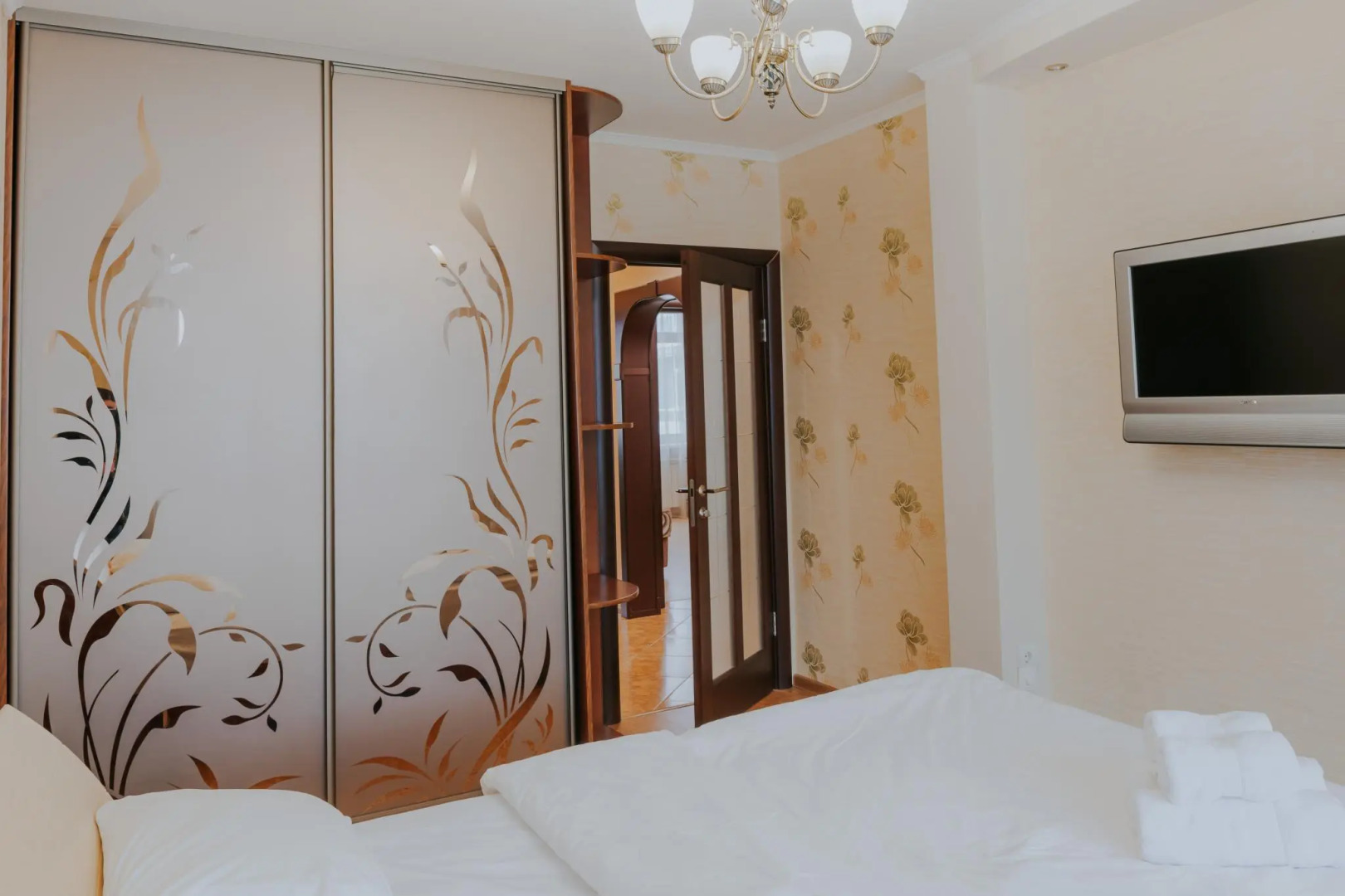 Золотой ключ на улице Авиаторов 42