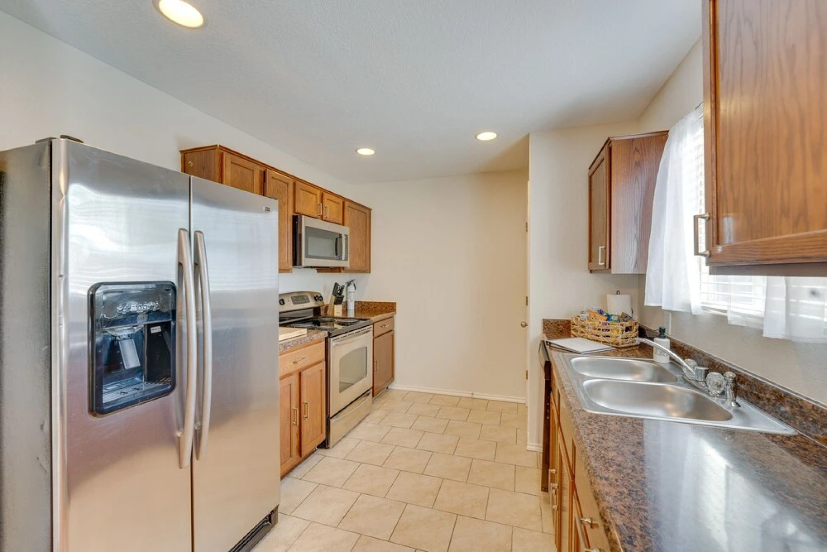 Sunny Universal City Home ~ 18 Mi to San Antonio!