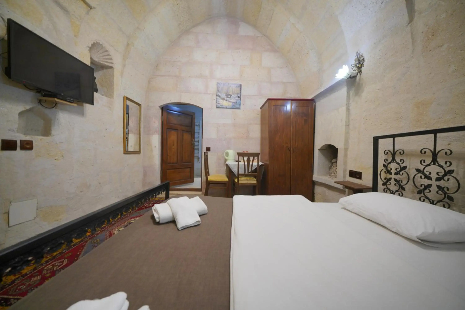 Megaron Cave Hotel