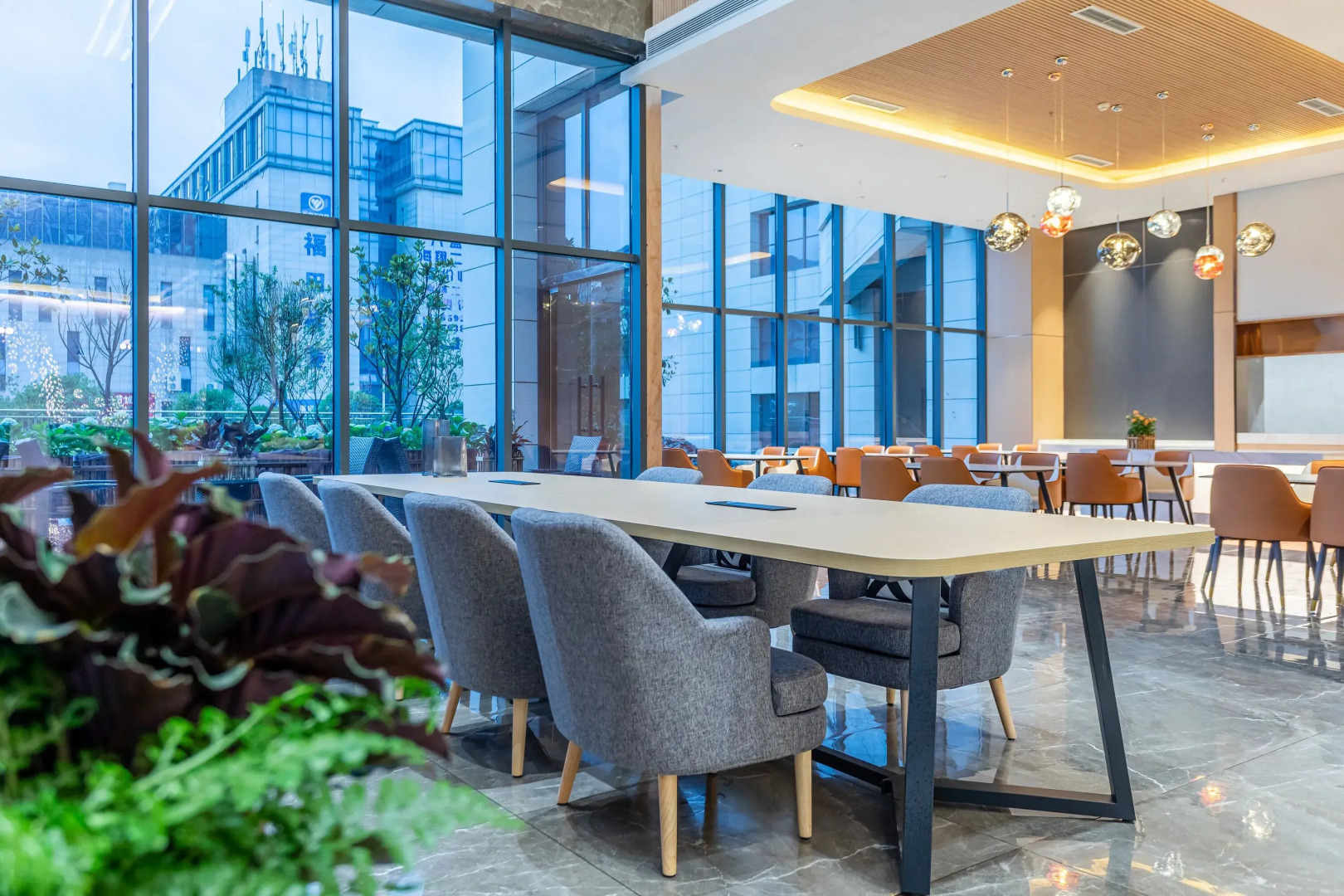 Qin Yue Shi Ye Hotel