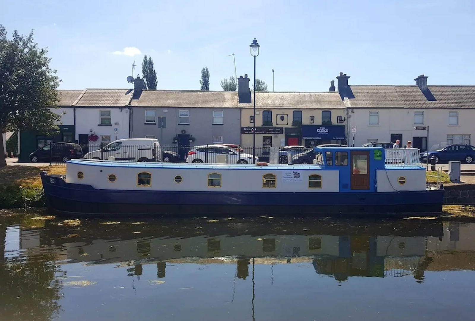 Roisin Dubh Houseboat
