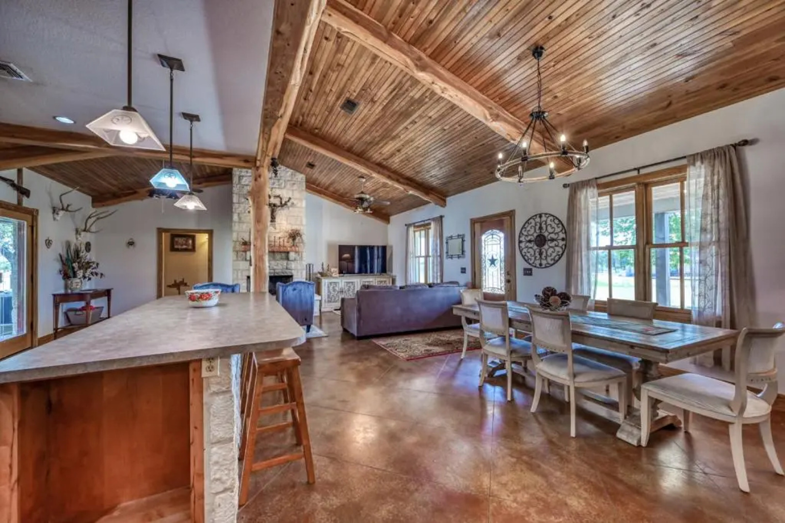 Charming Country Home With Hot Tub & Fire Pit!