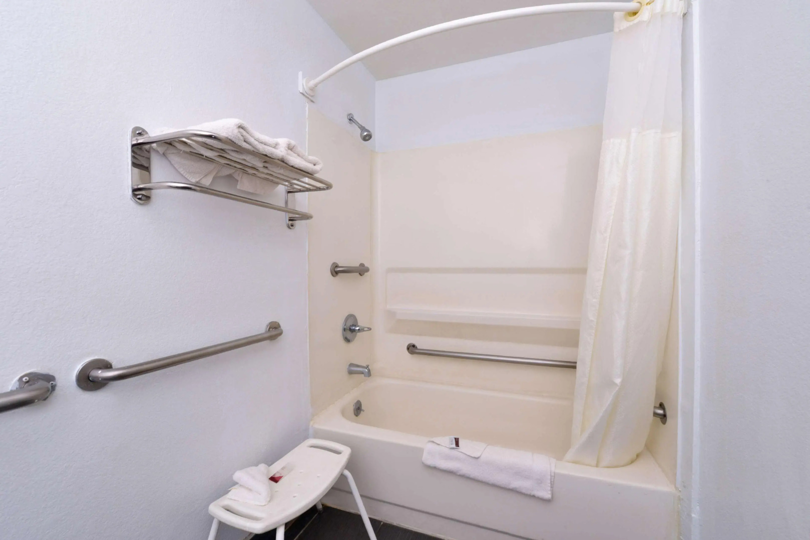 Studio 6 Suites Delano, CA