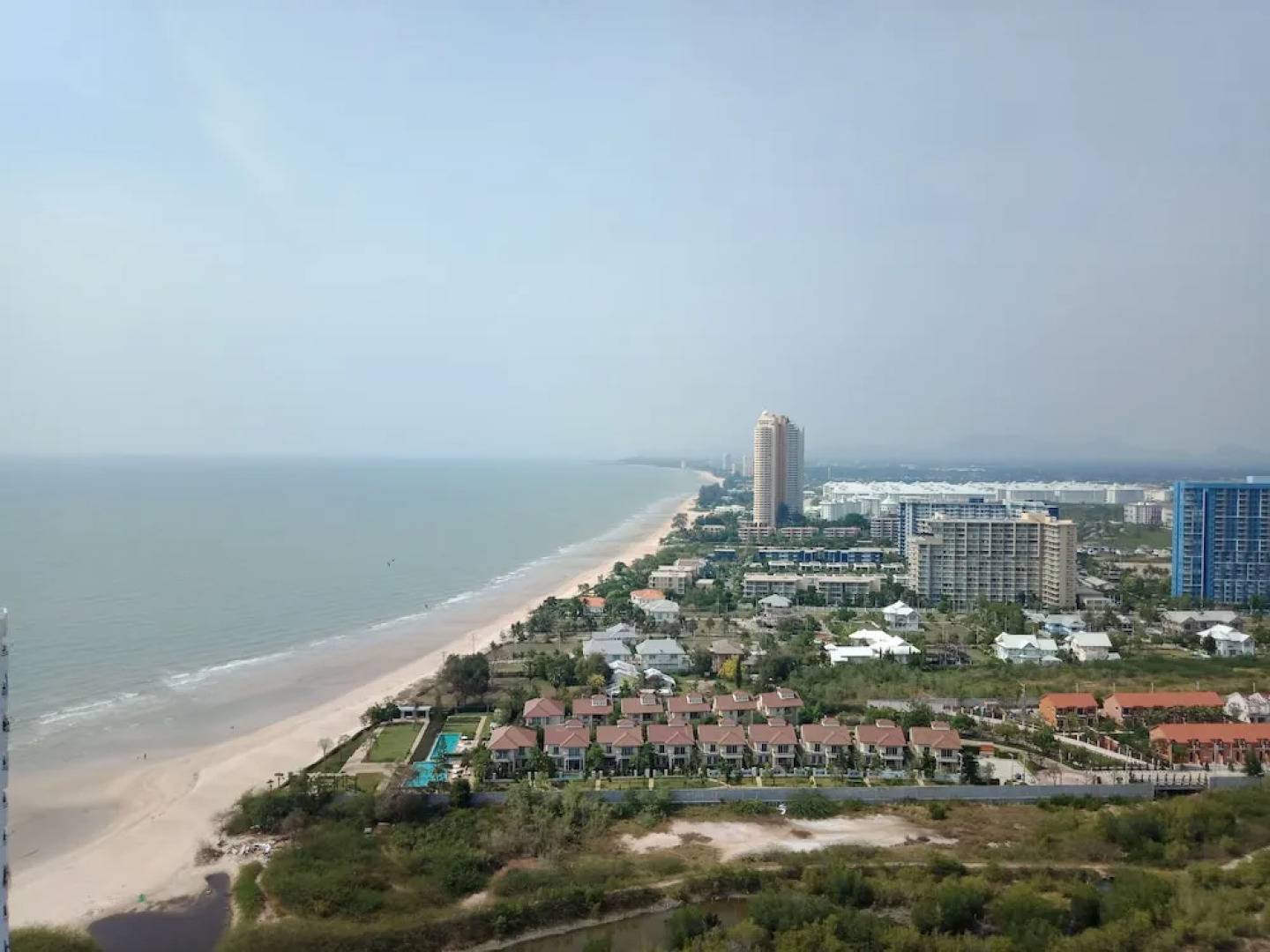 Cha-Am Grand Condotel by Frank