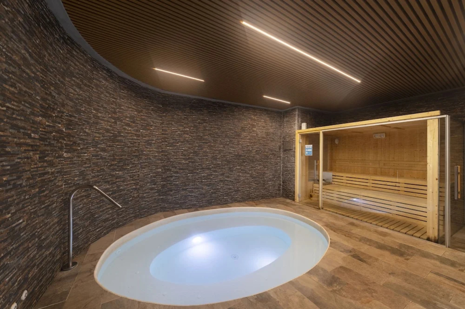 Gran Canet 2BR - Sea Views, Pools & Gym