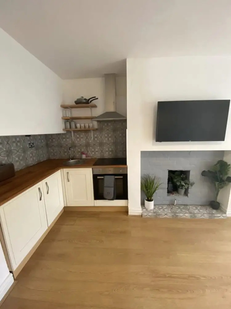 Remarkable Apartment in Oxton With Outside Space