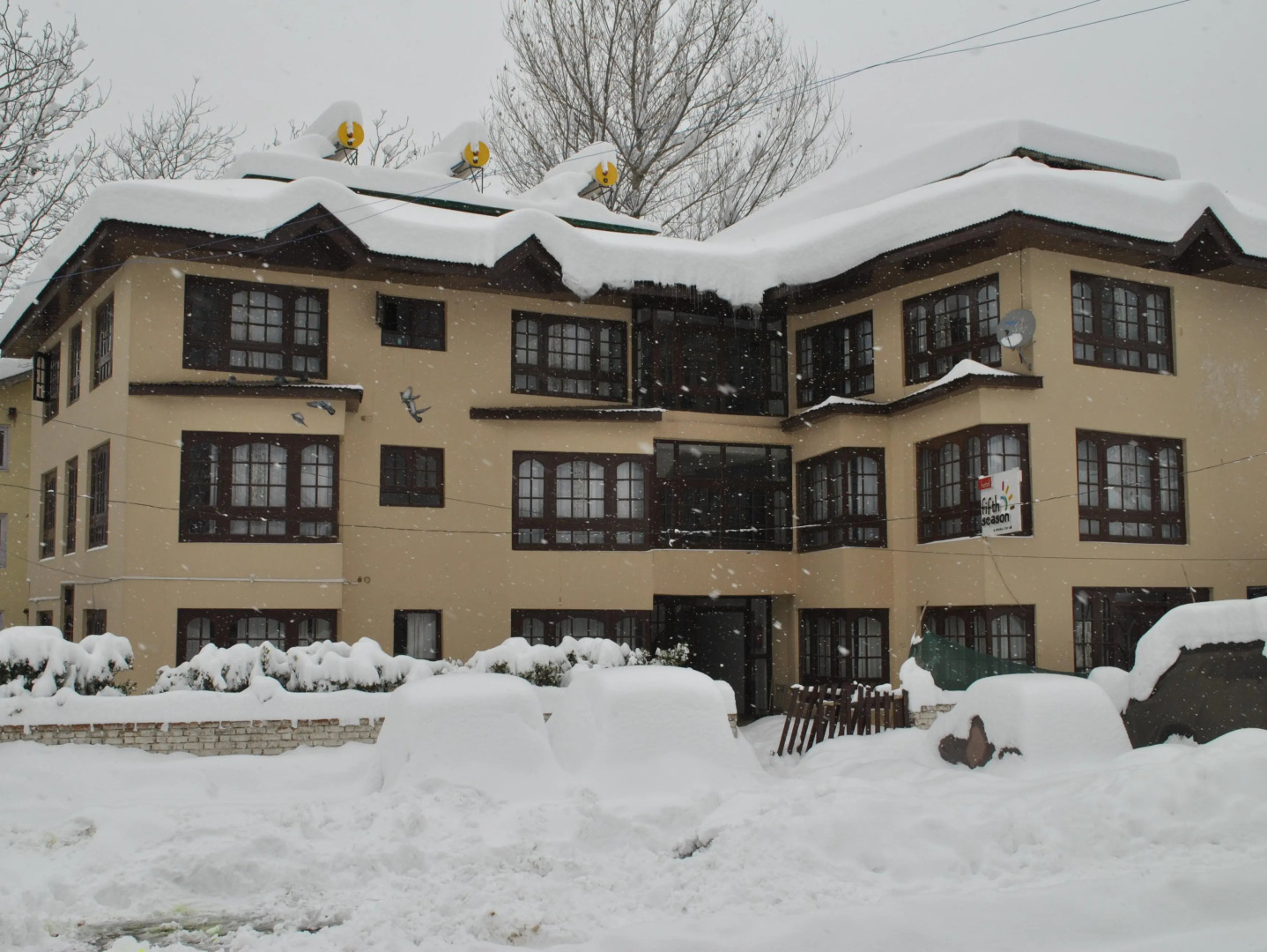 Hotel Fifth Season - Pahalgam