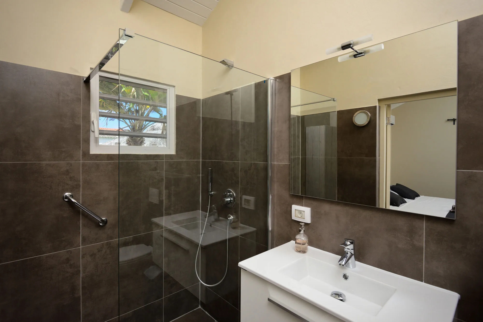 All Seasons Apartments