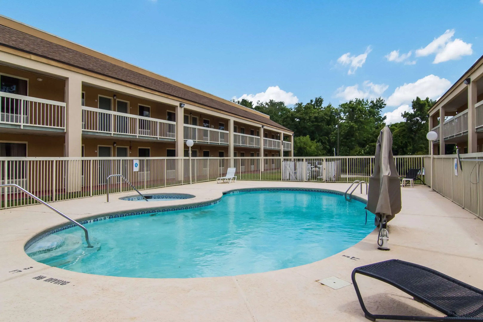 Suburban Studios Hotel Kingsland Near I-95