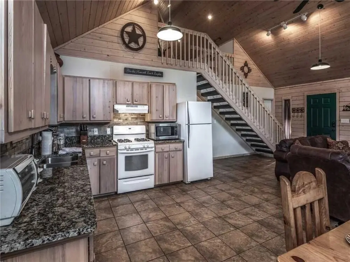 Wine N Pines - Two Bedroom Cabin with Hot Tub
