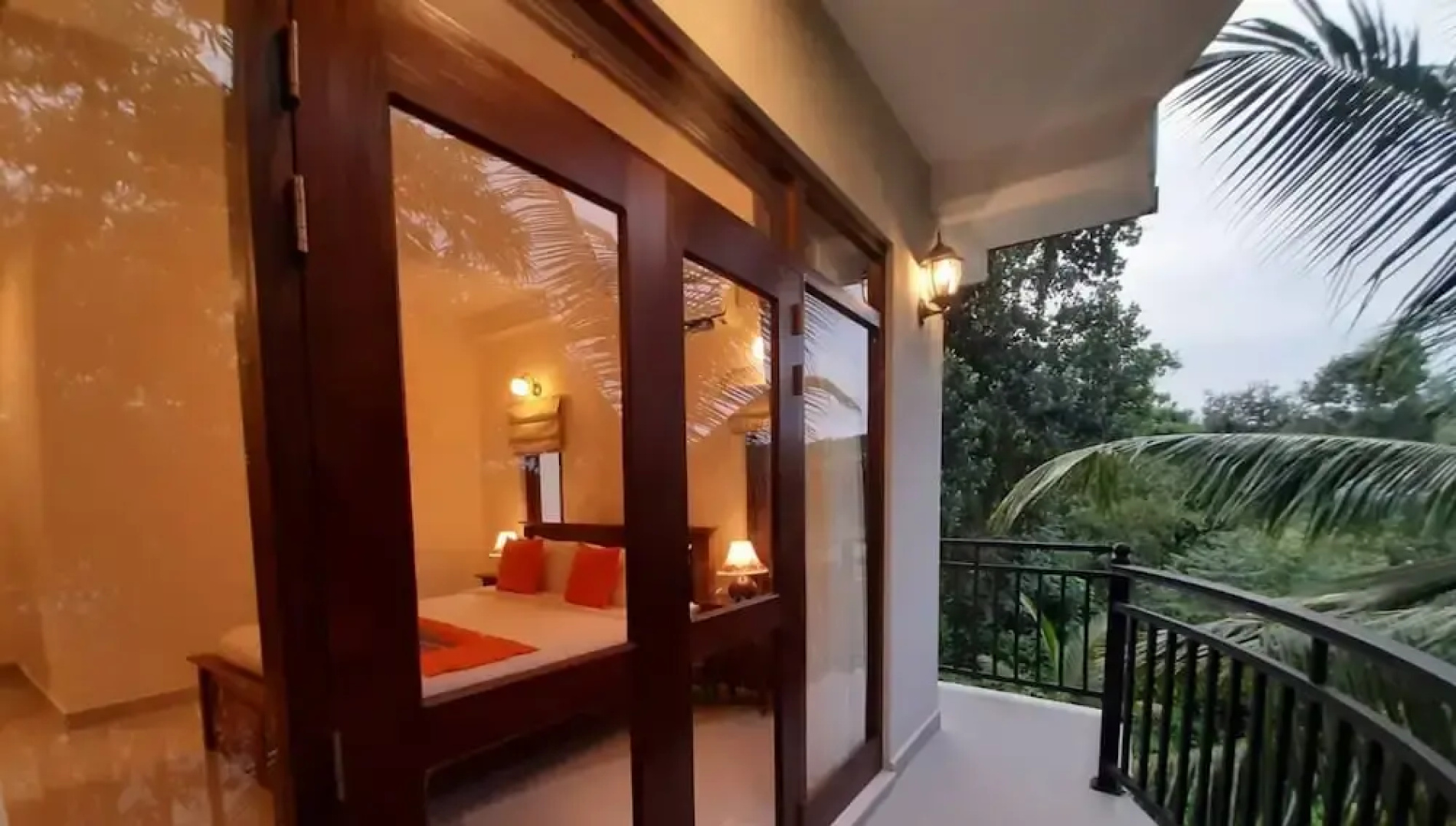 MYH - Lake Front Pvt Villa