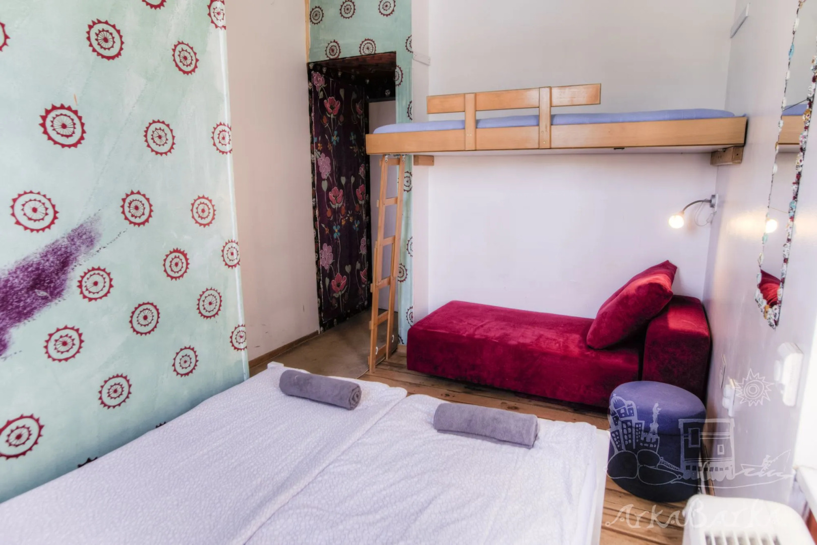 ArkaBarka Floating Hostel and Apartments