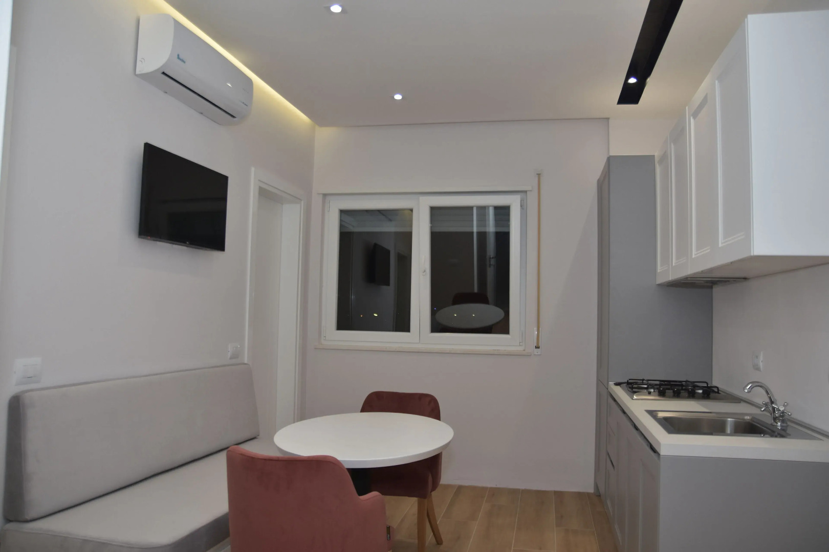 Airen Hotel Velipoje