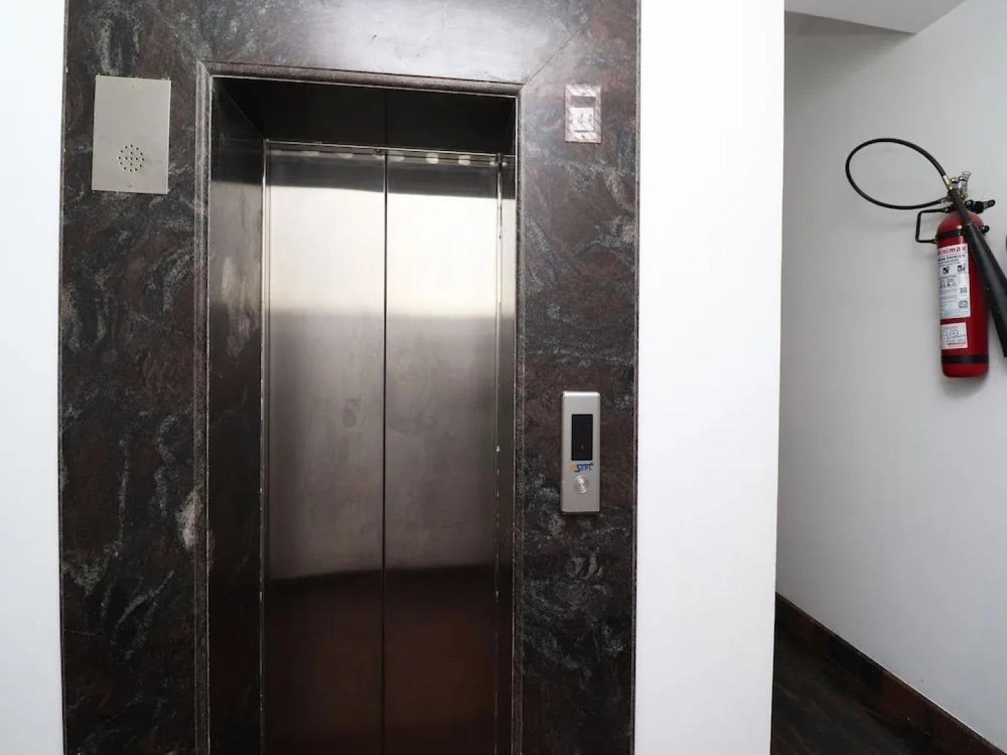 Oyo 36075 Jjk Rukmini Vilas Hotel And Banquet