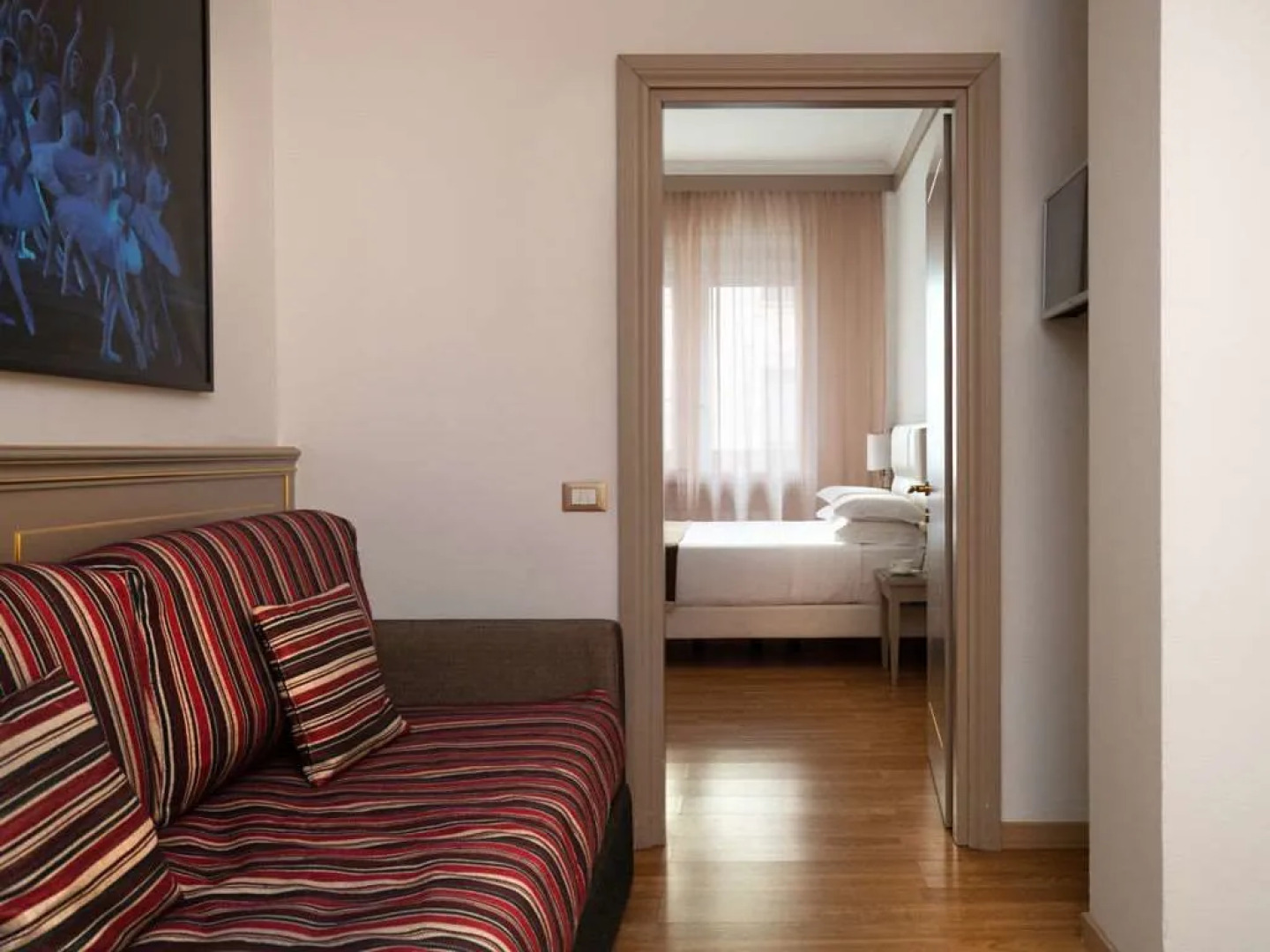 Отель Romana Residence