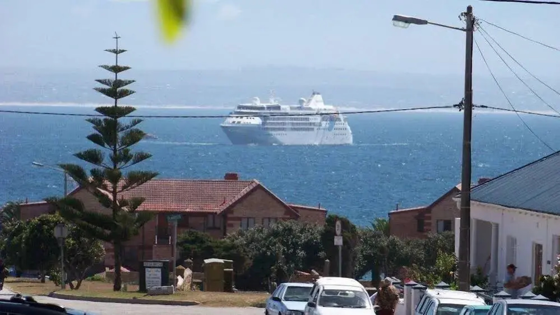 Dolphin House Backpackers and Self Catering