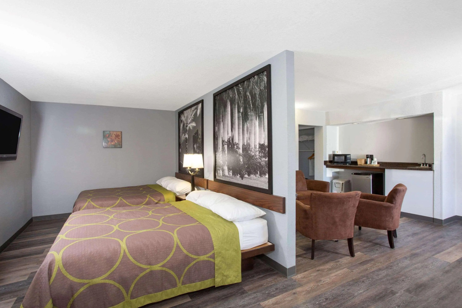 Super 8 By Wyndham Naples