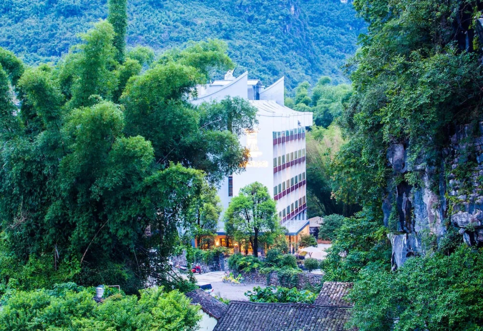 Courtyard Hotel - Yulong River Branch