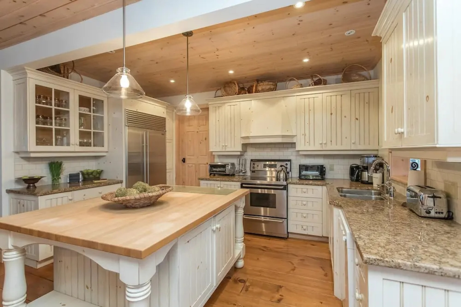 Fabulous Lake Muskoka Cottage & Boathouse~the perfect retreat!