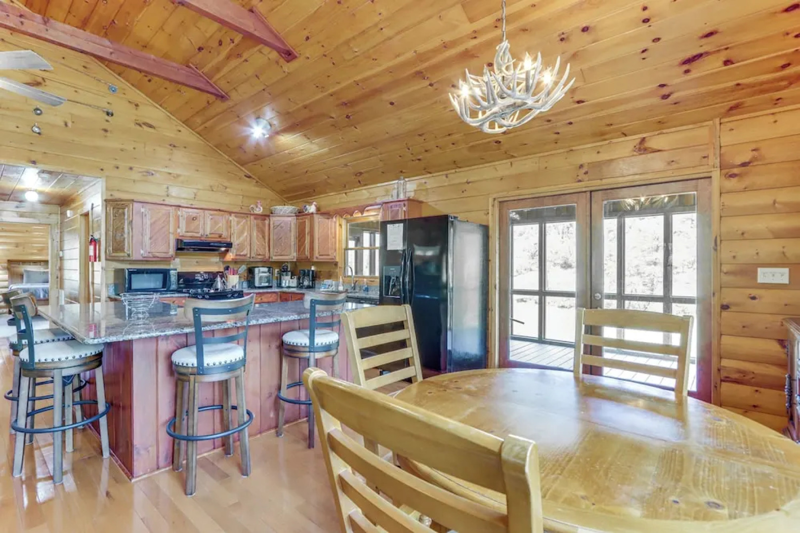 Riffle Run Cabin: River Access, Hot Tub, Game Room