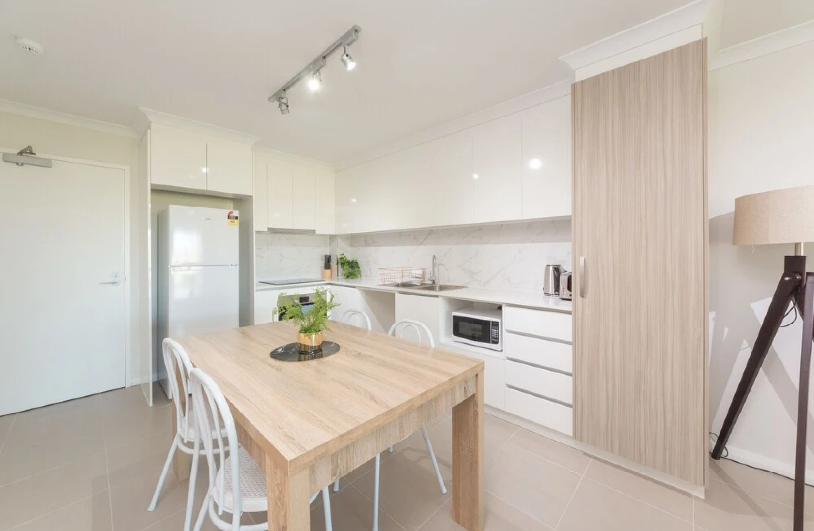Lakeview Apartment Suite 06