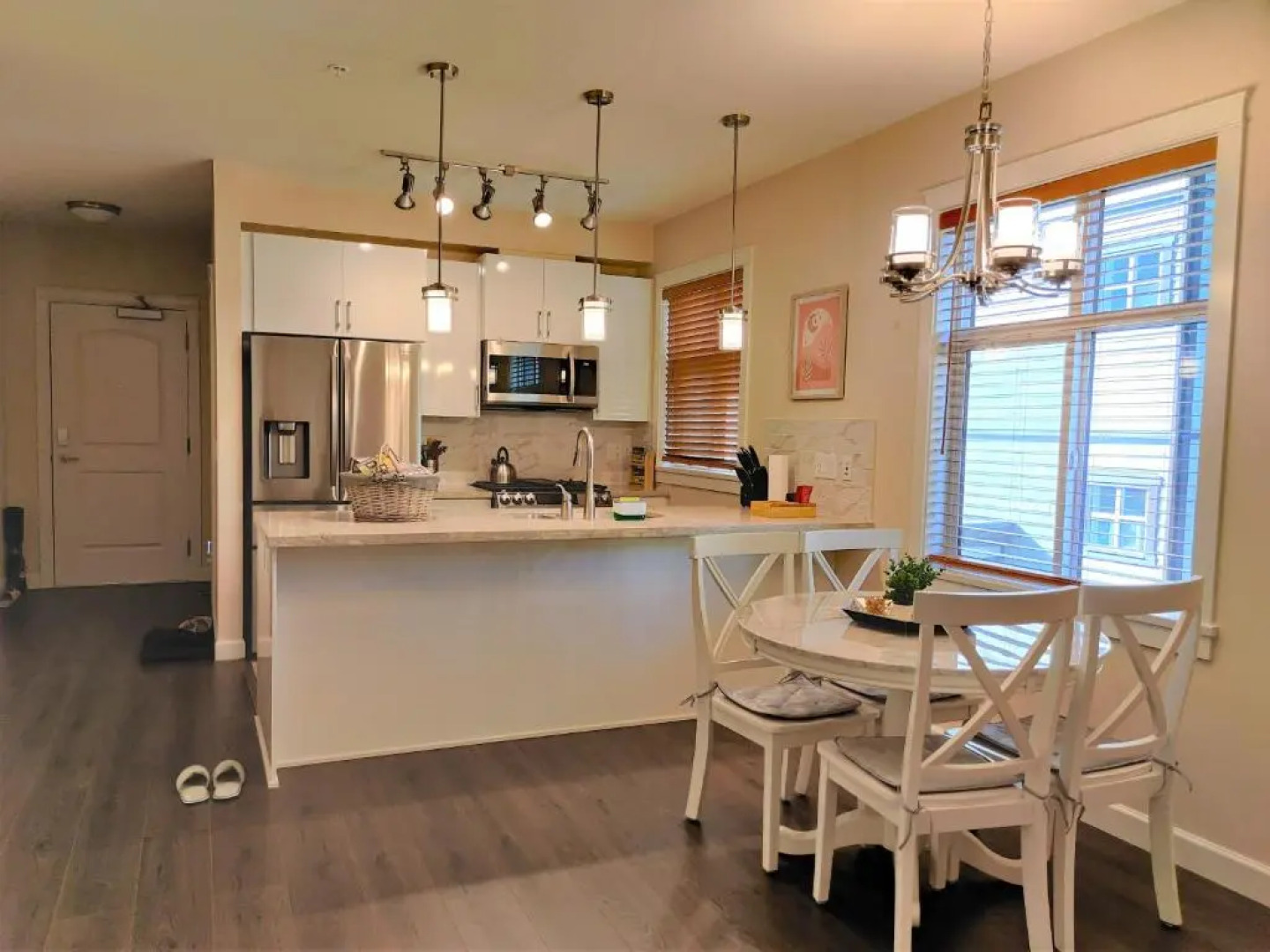 Modern & Comfy 2brdm Condo in Langley - Close to Highway 1