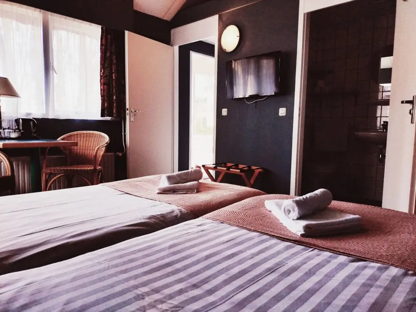 Green White Hotel Restaurant