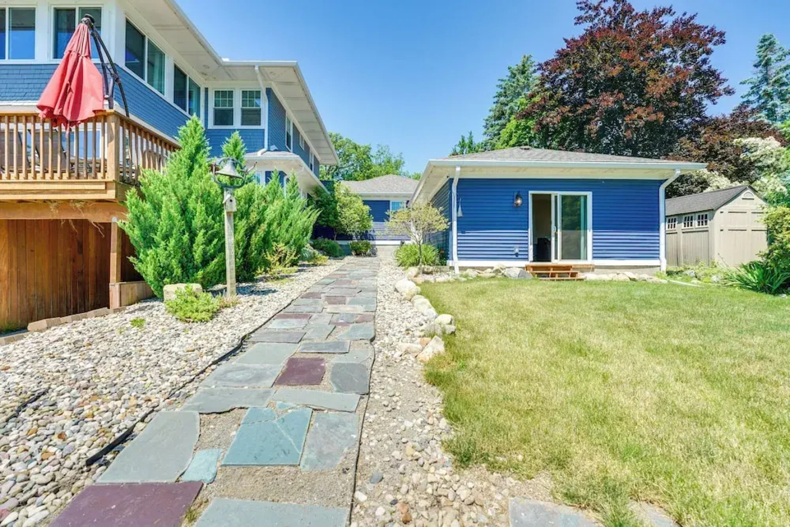 Serene Riverfront St. Clair Studio: Walk to Dtwn!