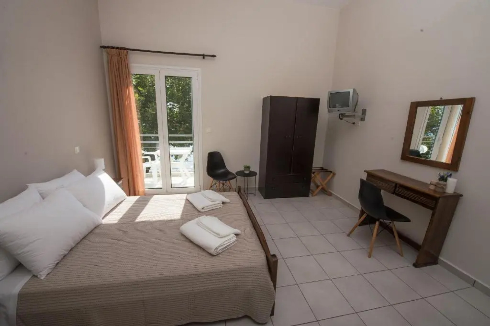 Nikolatos Apartments