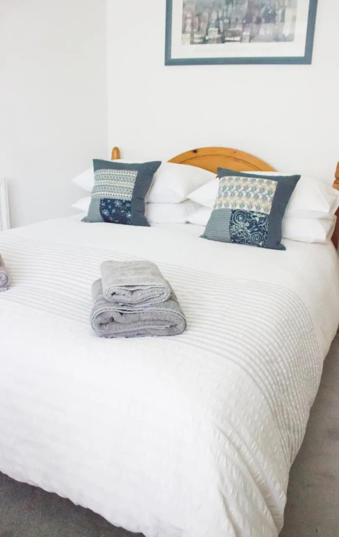 Moniques Bed  Breakfast