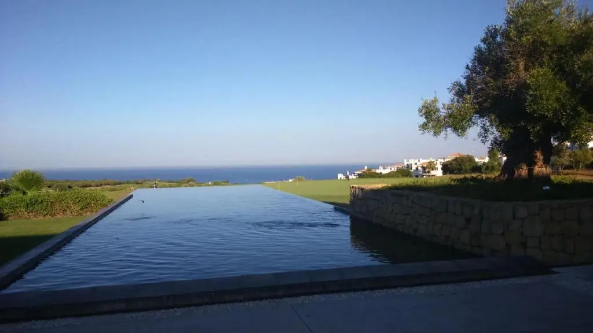 2139 - lovely 2 bedrooms first line golf