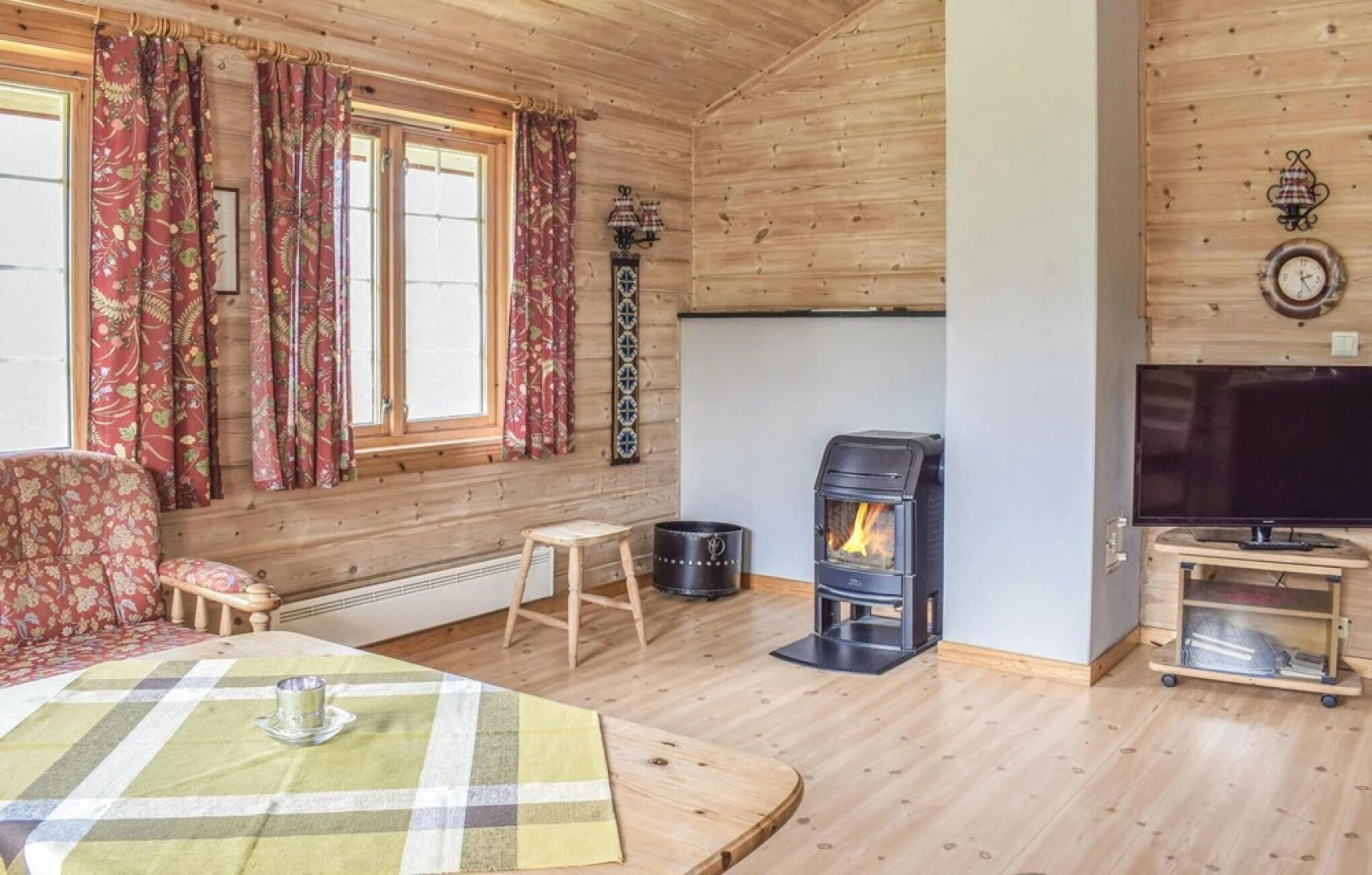 Nice Home in Olden With 3 Bedrooms and Wifi