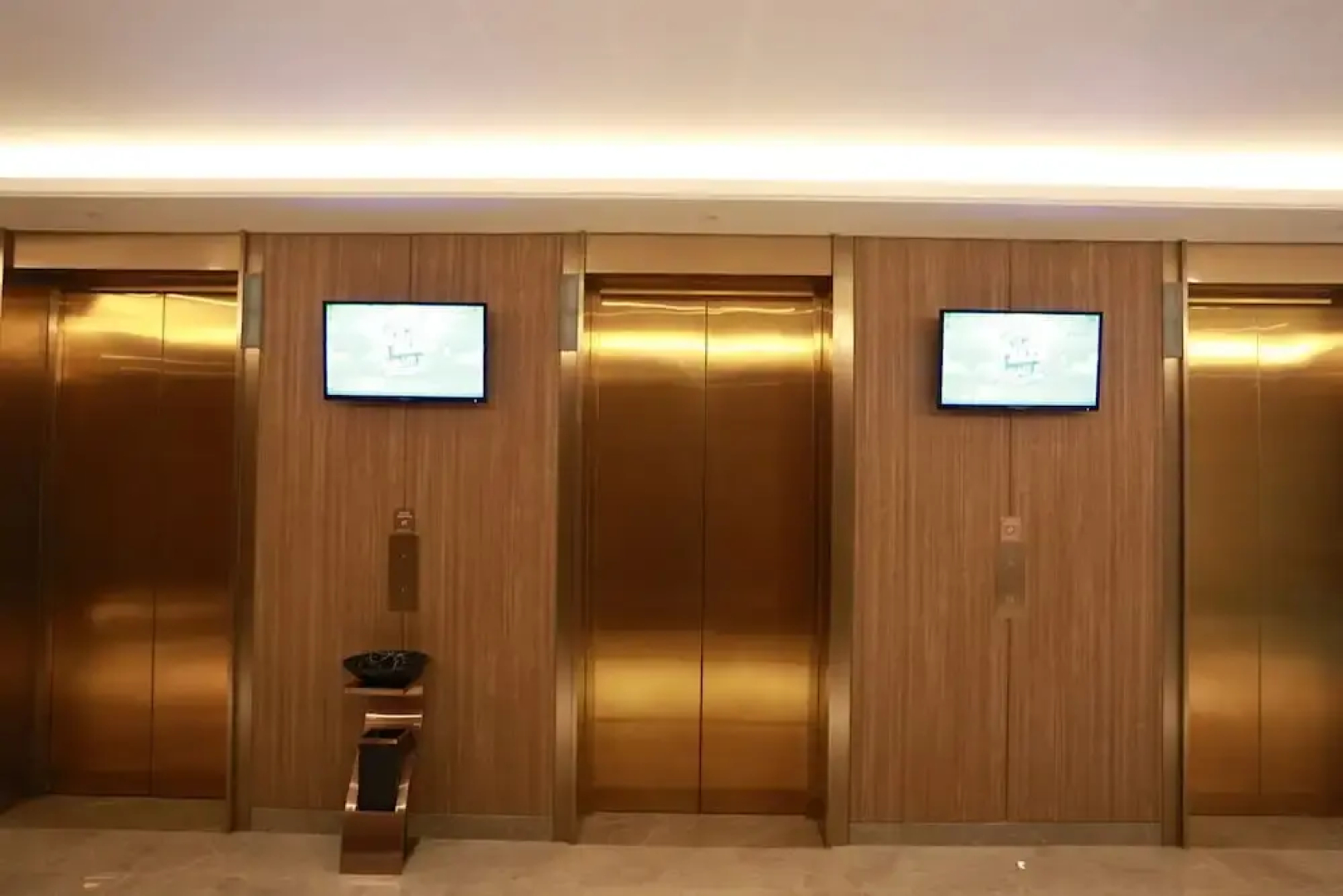 Emerald Bay Hotel Fuxian Lake