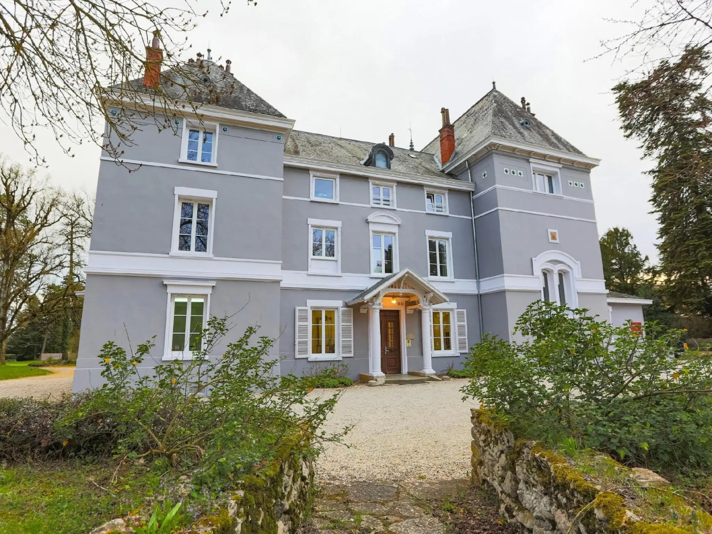 Domaine des Cèdres : Logis Hôtel, Résidence, Gîtes et Insolites