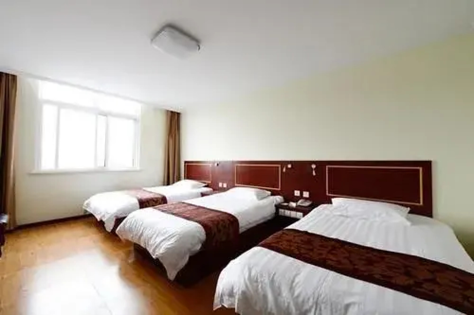 Qingdao Xinshijia Business Hotel