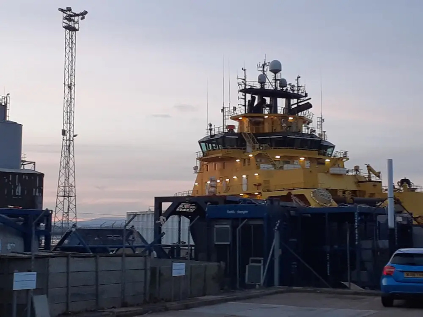 2 Bed Apartment 2 Mins Walk Away From the Beach!