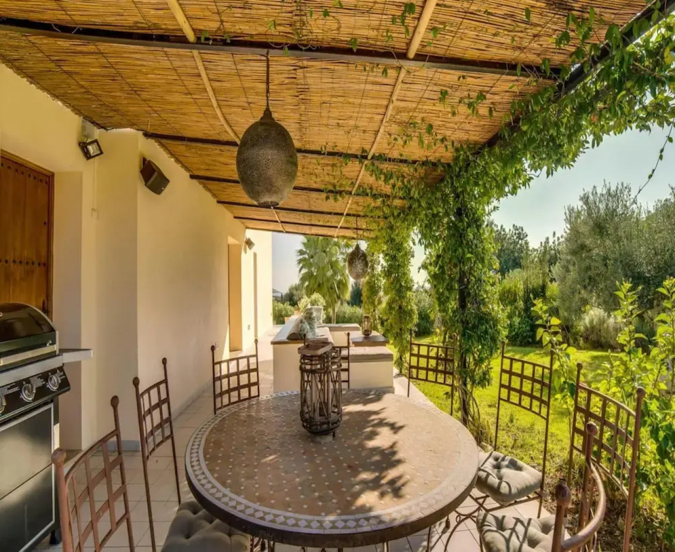 Spacious Villa With Infinity Pool