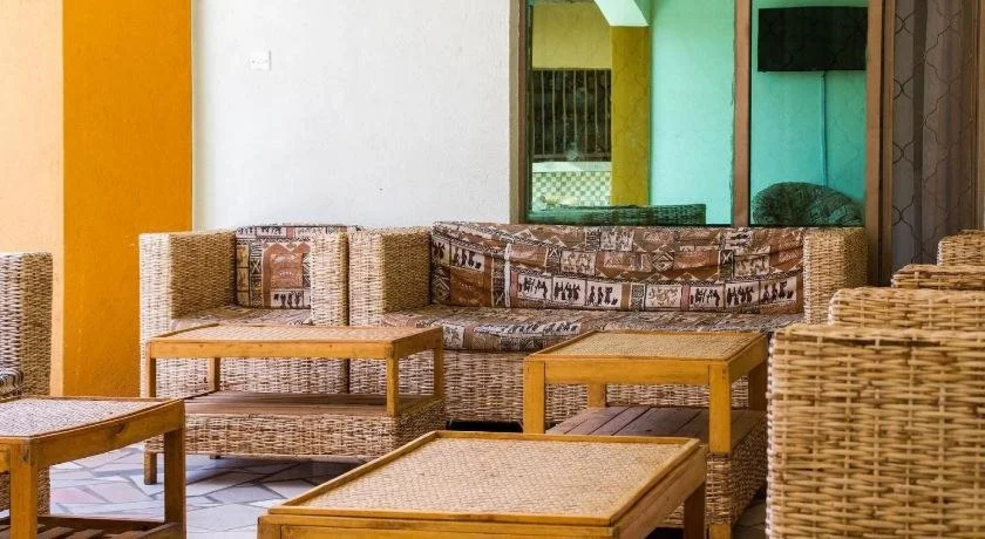 Tropical Suites Hotel