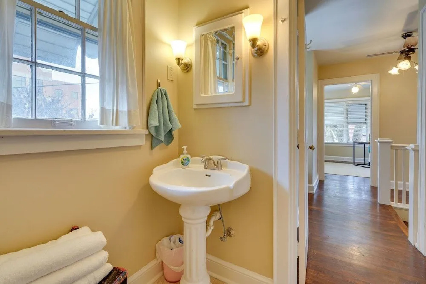 Cozy Zanesville Home ~ 9 Mi to Dillon State Park!