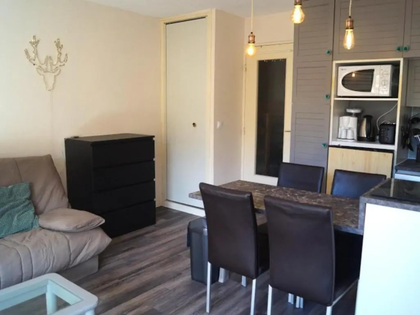 Appartement Enchastrayes, 1 pièce, 4 personnes - FR-1-165A-22