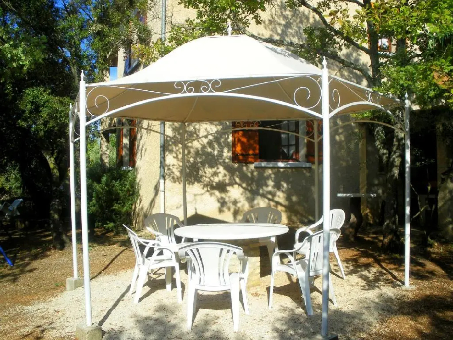 Agréable Maison de Vacances avec Piscine Privée, située en Campagne du village de Cabrières d'Avignon au cœur du Luberon, 6 personnes, LS2-2 OULIVE