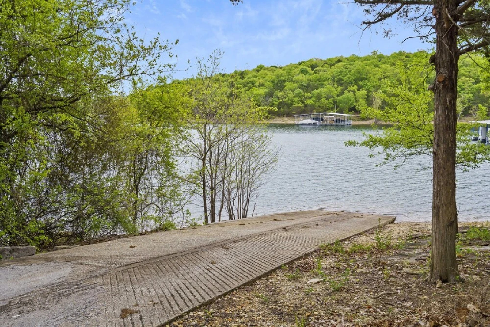 Serene Escape at Table Rock Lake